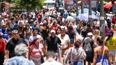 El Desconcierto | 30818 personas caminando.webp