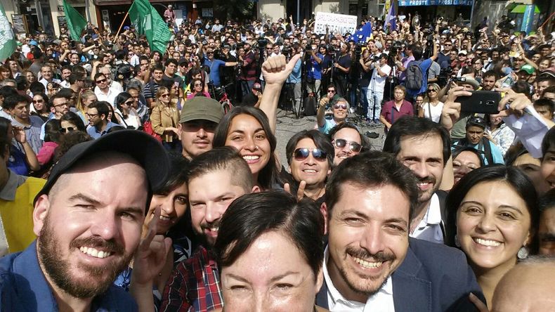 C8giTySXgAAszZa.jpg large.jpg