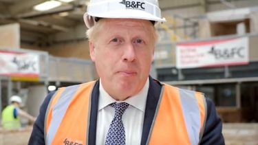 Johnson se aferra a Irlanda del Norte y a la inmigración para superar su crisis