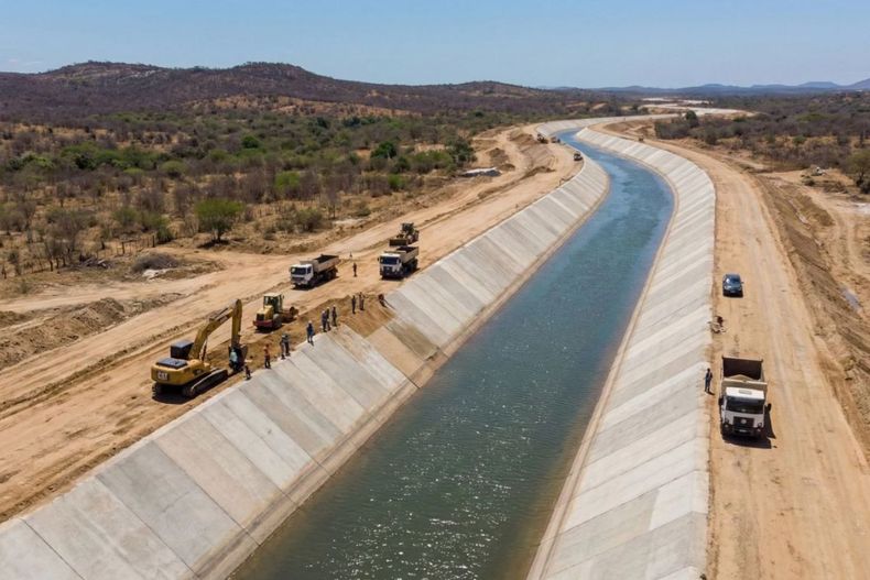 Ante la crisis climática y la sequía, Brasil y otros países apuestan por la ingeniería hídrica con ríos artificiales para asegurar el suministro de agua.