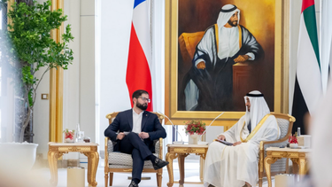 Presidente Boric firma con Emiratos Árabes acuerdo para triplicar comercio no petrolero al 2030