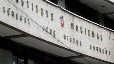 Casi se queda dormido dos veces: Presidente del Centro de Alumnos del IN acusa a Alessandri de ignorar sus demandas