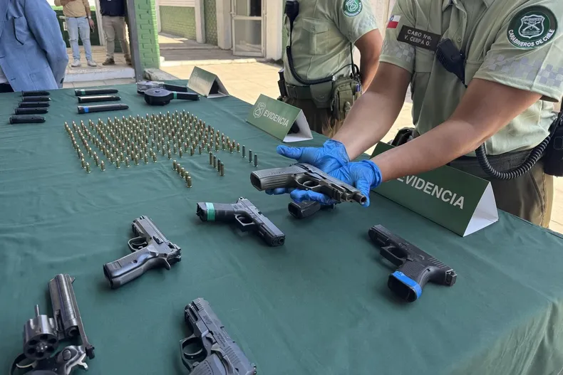 para evitar el desvio de armas el proyecto de ley que busca fiscalizar a quienes administran el armamento estatal.webp