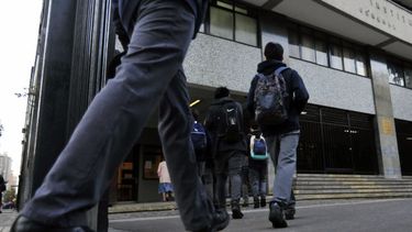 Regreso a clases del IN: llaman a realizar cadena humana en defensa ante las amenazas de cierre por parte del alcalde Felipe Alessandri