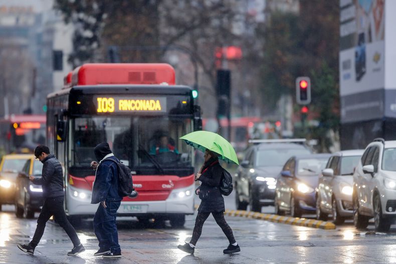 Vuelven las lluvias a Santiago - Agencia Uno