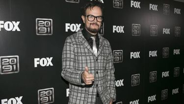 ¿Con cuántas otras personas has intentado esto?: Aleks Syntek es acusado de acoso sexual por un joven menor de edad