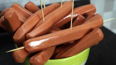 Chilenos buenos para los embutidos: Estudio confirma que salchichas y jamón acaramelado son los preferidos