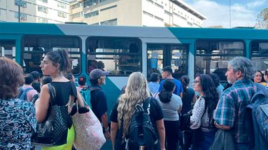 Caótica vuelta a casa: Taco en Alameda tras corte en la Línea 1 del Metro de Santiago