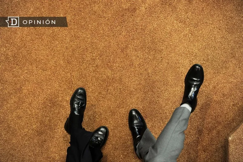 17926 fotos de los zapatos y pantalones de personas elegantes desd.webp