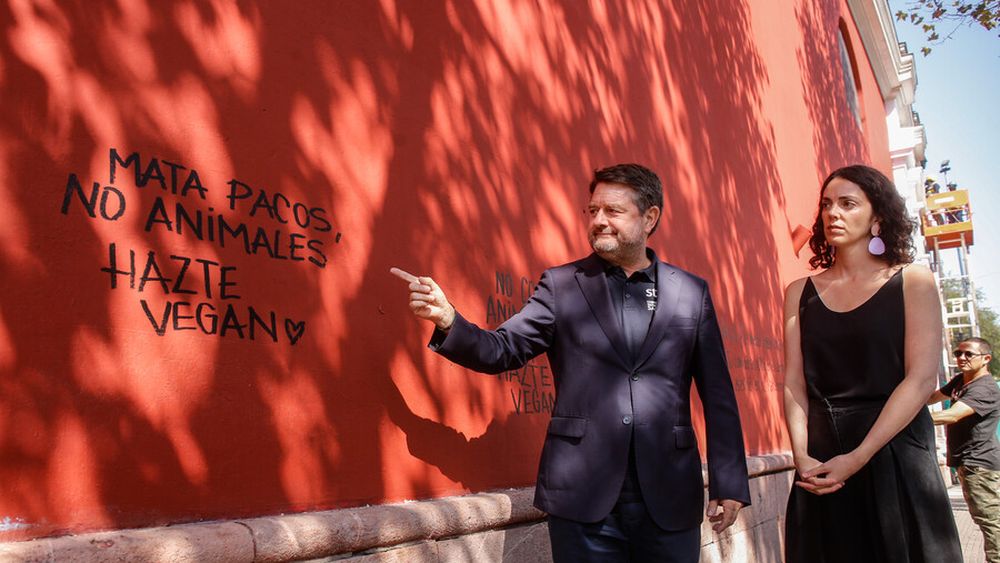 Orrego y condena a ‘profesor del torniquete’ por rayar iglesia: “Se acabó el vandalismo”