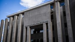 Excarabinero fue condenado a arresto nocturno por no pagar pensión: Corte revocó por ser desmedido