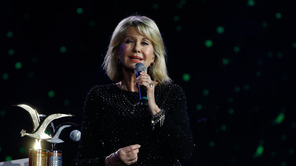 Miles de personas rinden tributo a memoria de Olivia Newton-John en Australia