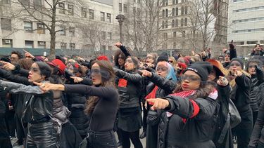 Intervención “Un violador en tu camino” se tomó New York durante juicio contra Harvey Weinsten