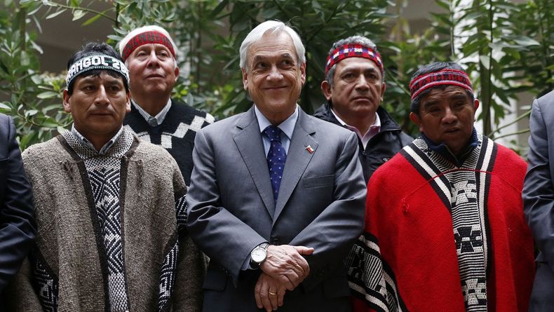 Pinera y mapuches 1.jpg