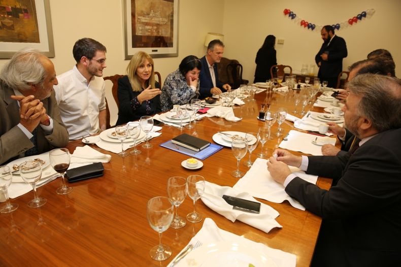 almuerzo camara.jpeg
