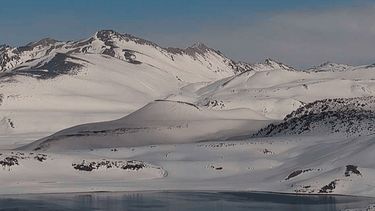 Senapred informa sobre enjambre sísmico de 100 eventos en Complejo Volcánico Laguna del Maule