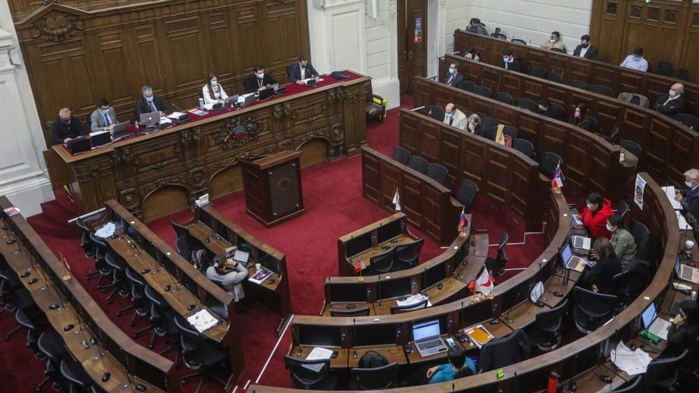 Cadem: 67% cree que Chile necesita una nueva Constitución y 59% prefiere un órgano mixto