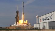 lanzamiento conjunto entre la nasa y empresa spacex se aplaza hasta el fin de semana por mal tiempo