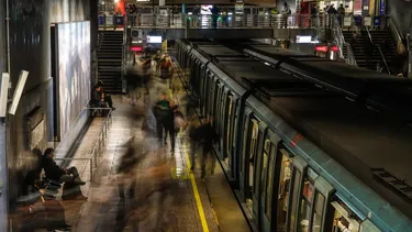Metro interrumpido en 8 estaciones de Línea 5 por persona en las vías: ¿Cuál es el estado del servicio?