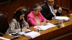 ¿Jara presidenciable?: El protagonismo de la ministra del Trabajo en el día en que se aprobó reforma de pensiones