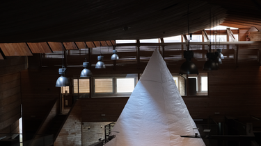 El Desconcierto | Imitacion del iceberg en Pabellon de Chile en Sevilla hoy.png