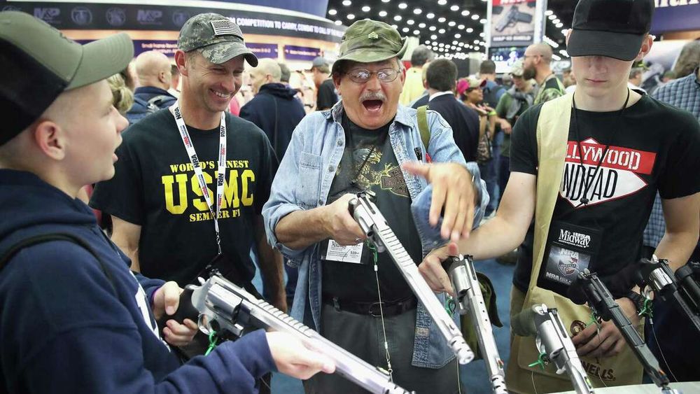 Texas tendrá una reunión del ‘lobby de las armas’ pese a masacre escolar de esta semana