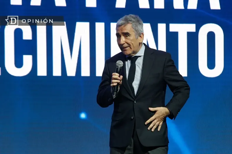 13597 carlos pena en conferencia.webp