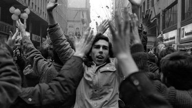 Con 2 fotos históricas de Rodrigo Rojas conmemoran 75 años de Declaración Universal de DDHH