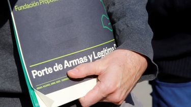 Automovilistas furiosos abogan por porte de armas: Academia alerta sobre letales riesgos