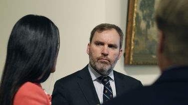 Richard von Appen califica de un regalo la ayuda que han ofrecido a trabajadores portuarios en negociaciones