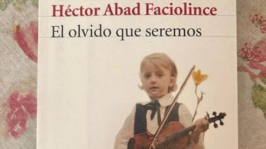 el biblionauta 8: el olvido que seremos, de hector abad faciolince