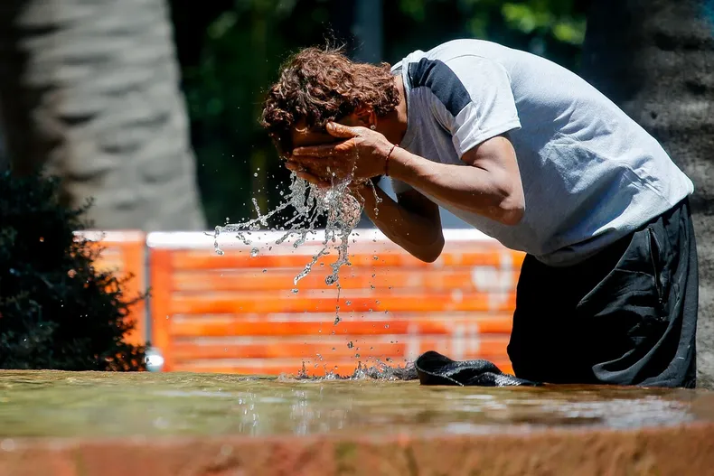 hasta 37c en sectores de la rm santiago deja la inestabilidad y retoma el calor tipico del verano desde este jueves.webp