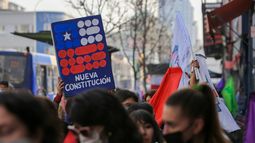 Encuesta Cadem refleja que el 68% de los consultados aún quiere una nueva Constitución