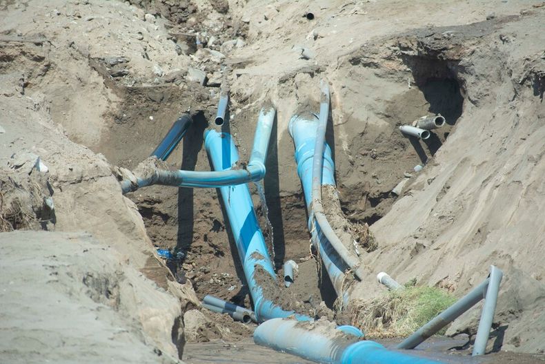 rotura de canerias provoco socavon y dano casas  560 millones para vecinos de alto hospicio.jpg