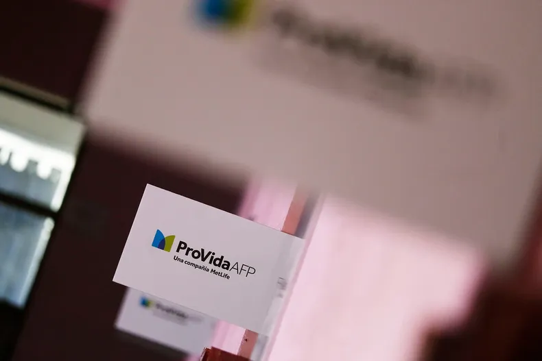 la historia de la afiliada de 75 anos que descubrio descuentos indebidos de su afp y logro que le devolvieran 6 millones.webp