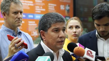 Gobierno firma acuerdo con gremios CNTC y FedeQuinta para finalizar paro de camioneros