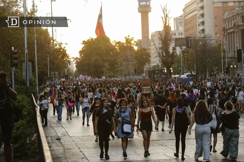 12509 marcha de 8m al atardecer.webp