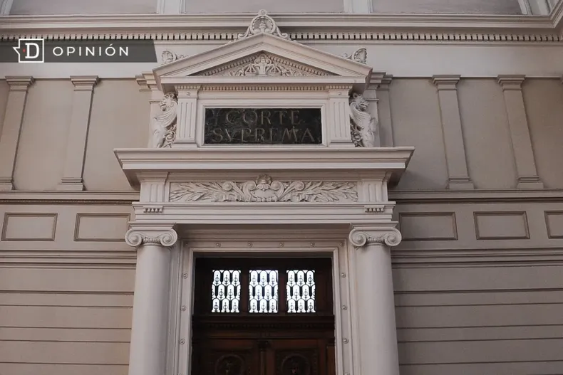 26013 puerta de entrada a la corte suprema.webp