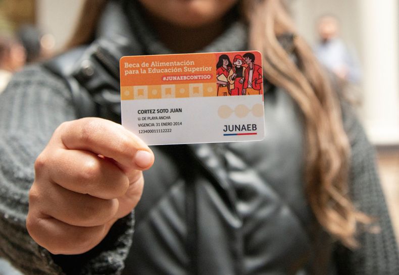 8385 junaeb beca.jpg