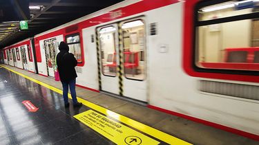 Servicio del Metro de Santiago: Se restablece en Línea 4 tras cerrarse 9 estaciones por persona en las vías