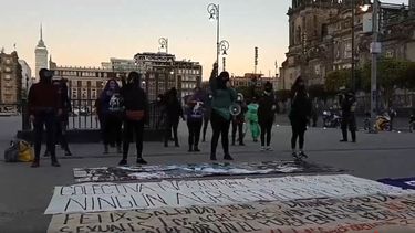 Mexicanas entonan Un violador en tu camino para frenar candidatura de senador acusado por violación