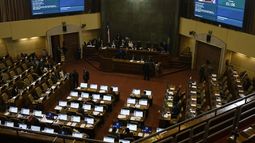 Prohibir pactos y sancionar “indisciplina parlamentaria”: La propuesta DC para reformar sistema político