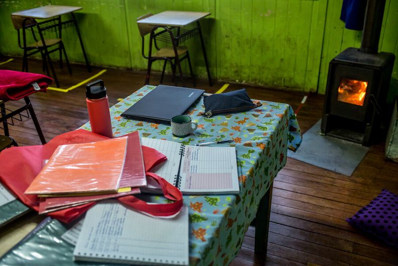 colegios sin internet y planes educativos sin terminar la educacion rural en chile.jpg