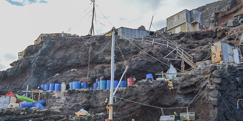 Refugio de pescadores en la isla San Ambrosio. Foto: Arón Cádiz.&nbsp;