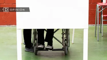 El Desconcierto | 21086 persona en silla de ruedas votando.webp