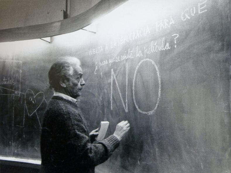 Nicanor Parra Foto de Alvaro Hoppe scaled.jpeg