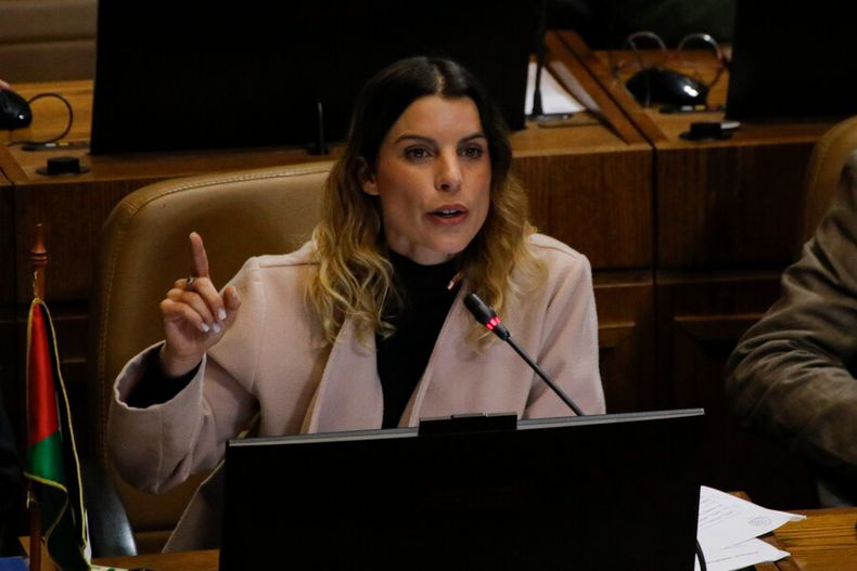 8605 a uno 1610387.jpg