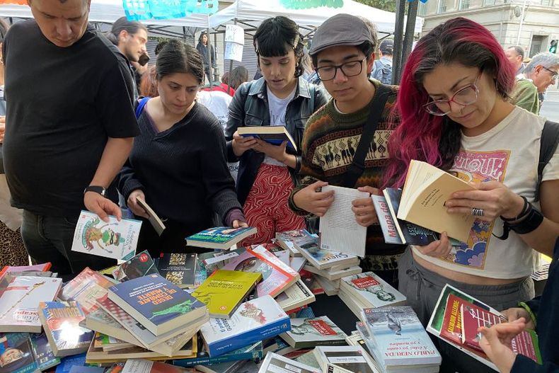 4000 feria remate de libros.jpg