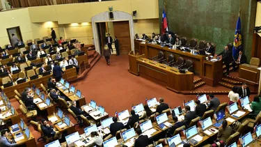 Les están entorpeciendo sus negocios: Cámara aprueba acuerdo que cuestiona retiro de decretos y pide a Kast aclarar posición