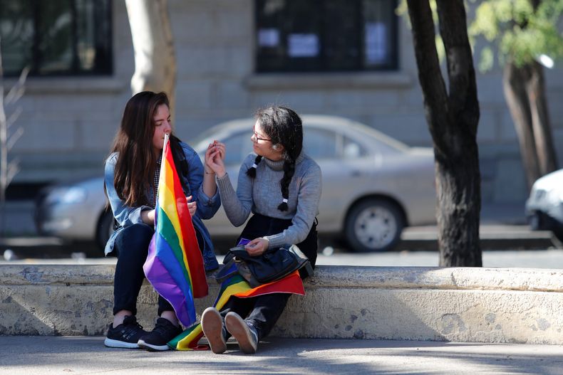 pareja lesbica scaled.jpg